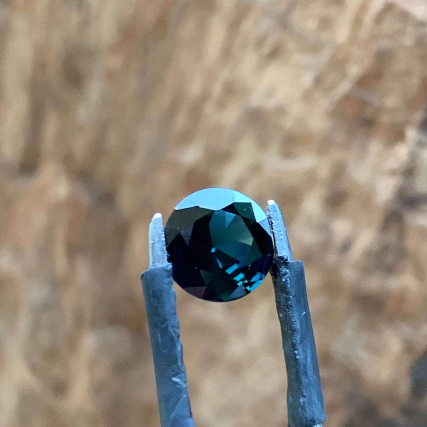 1.82ct round brilliant dark blue Sapphire