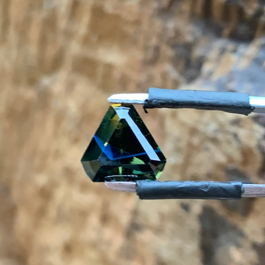 3.22ct Parti - triangle freeform australian sapphire