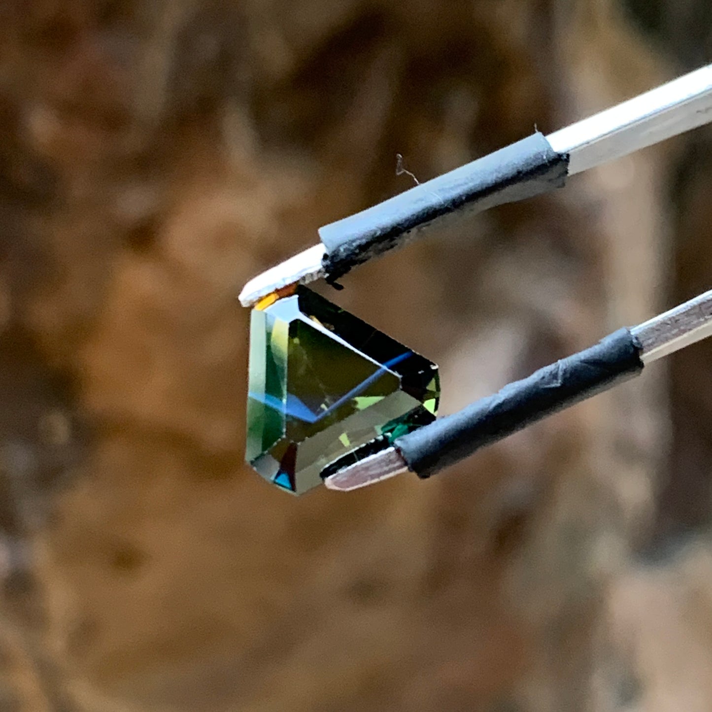 3.22ct Parti - triangle freeform australian sapphire