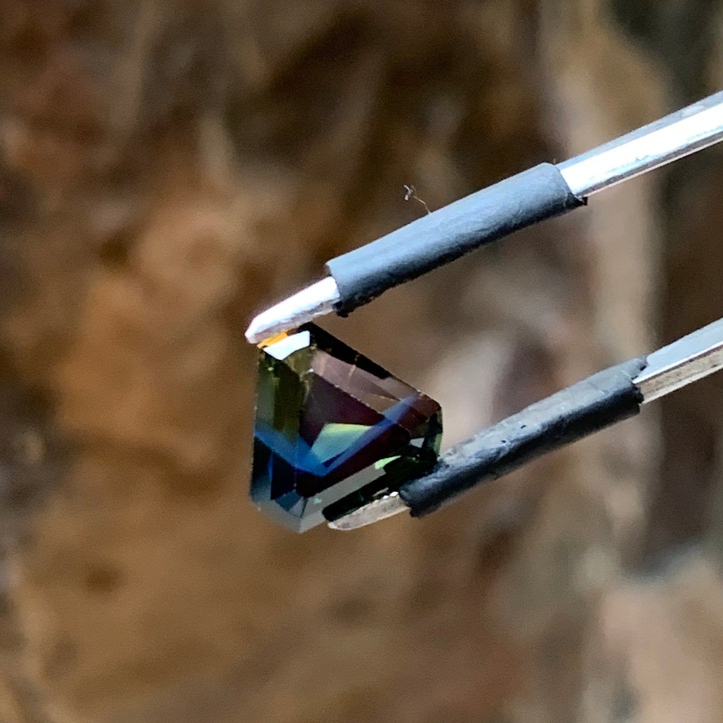3.22ct Parti - triangle freeform australian sapphire