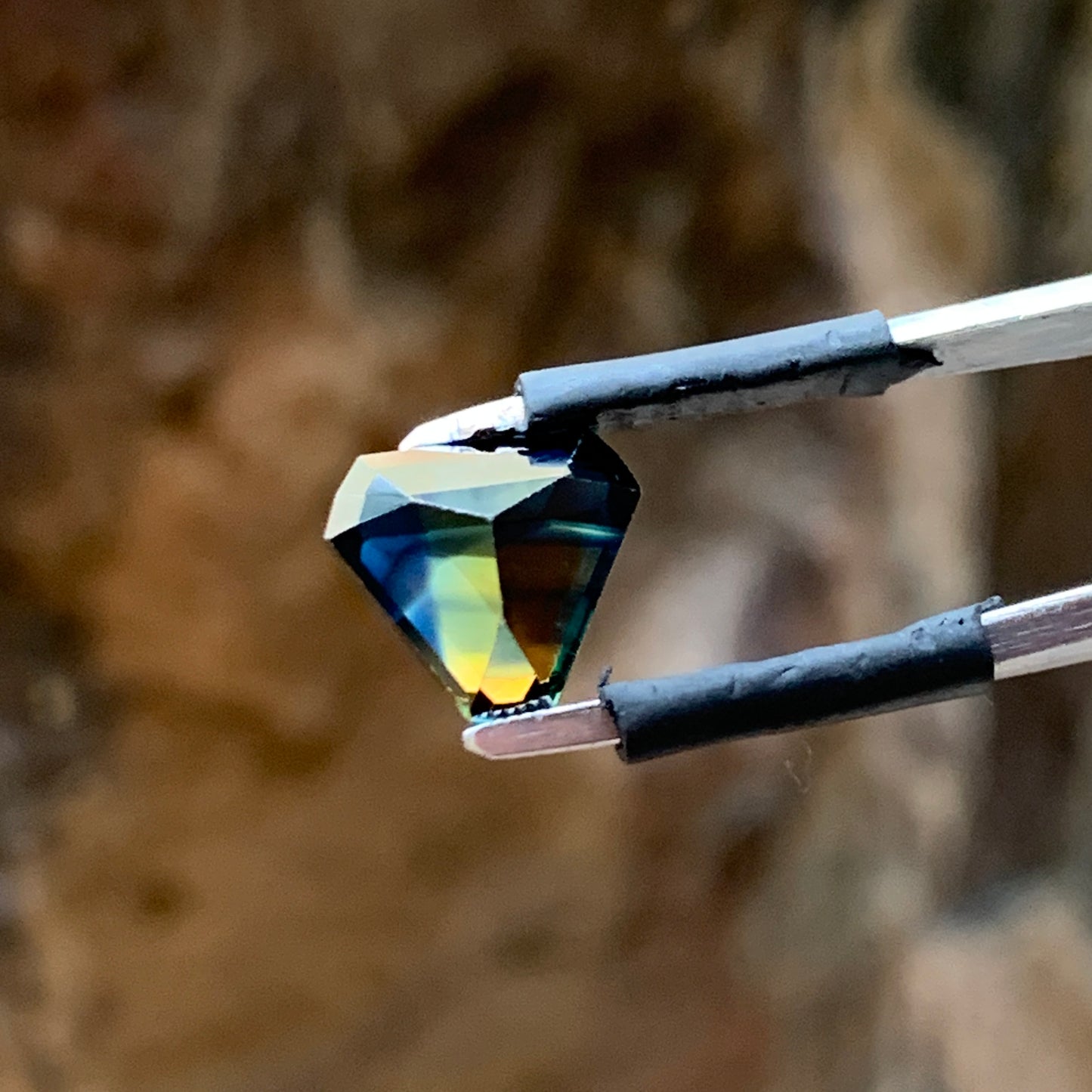 3.22ct Parti - triangle freeform australian sapphire