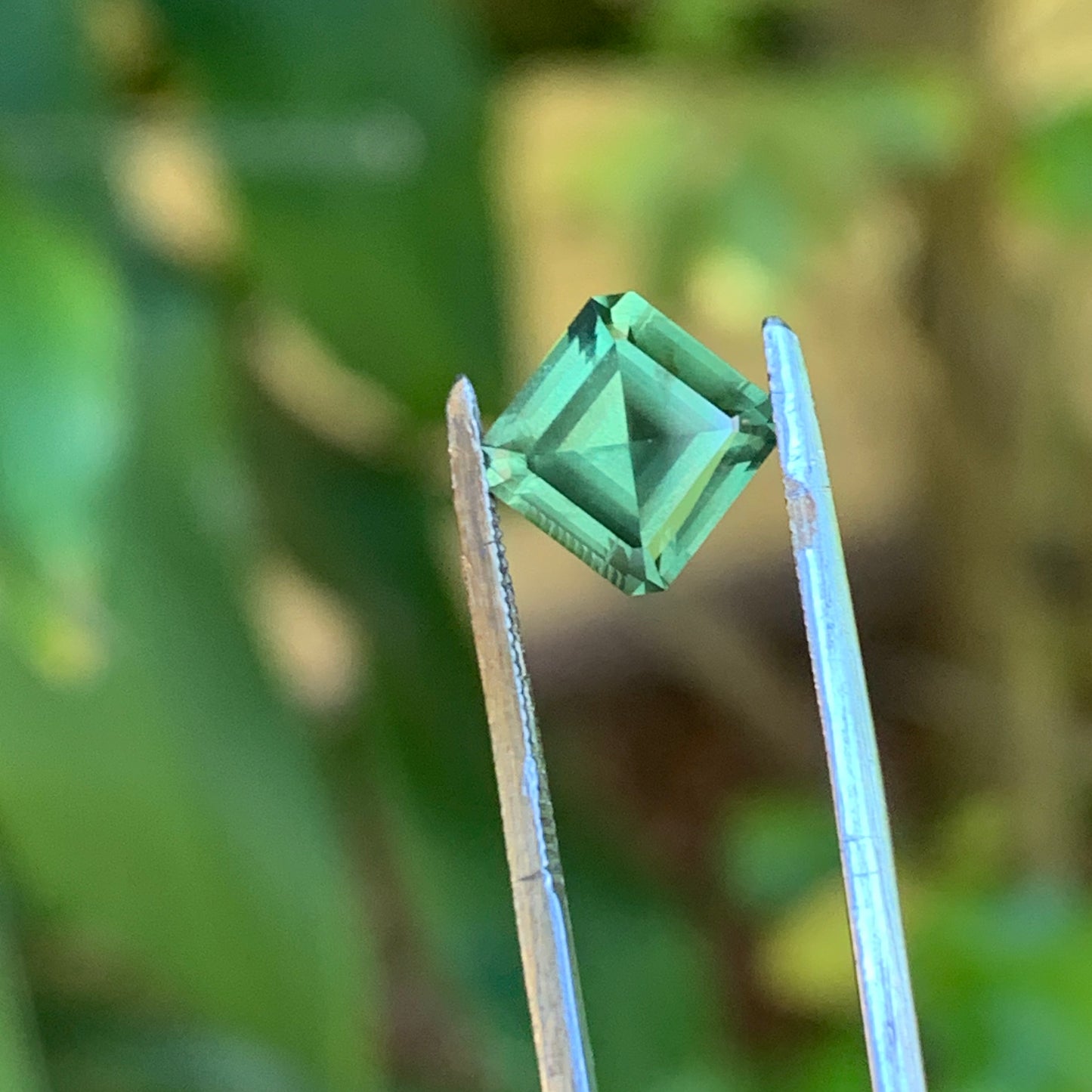 1.56ct Square asher cut green Sapphire