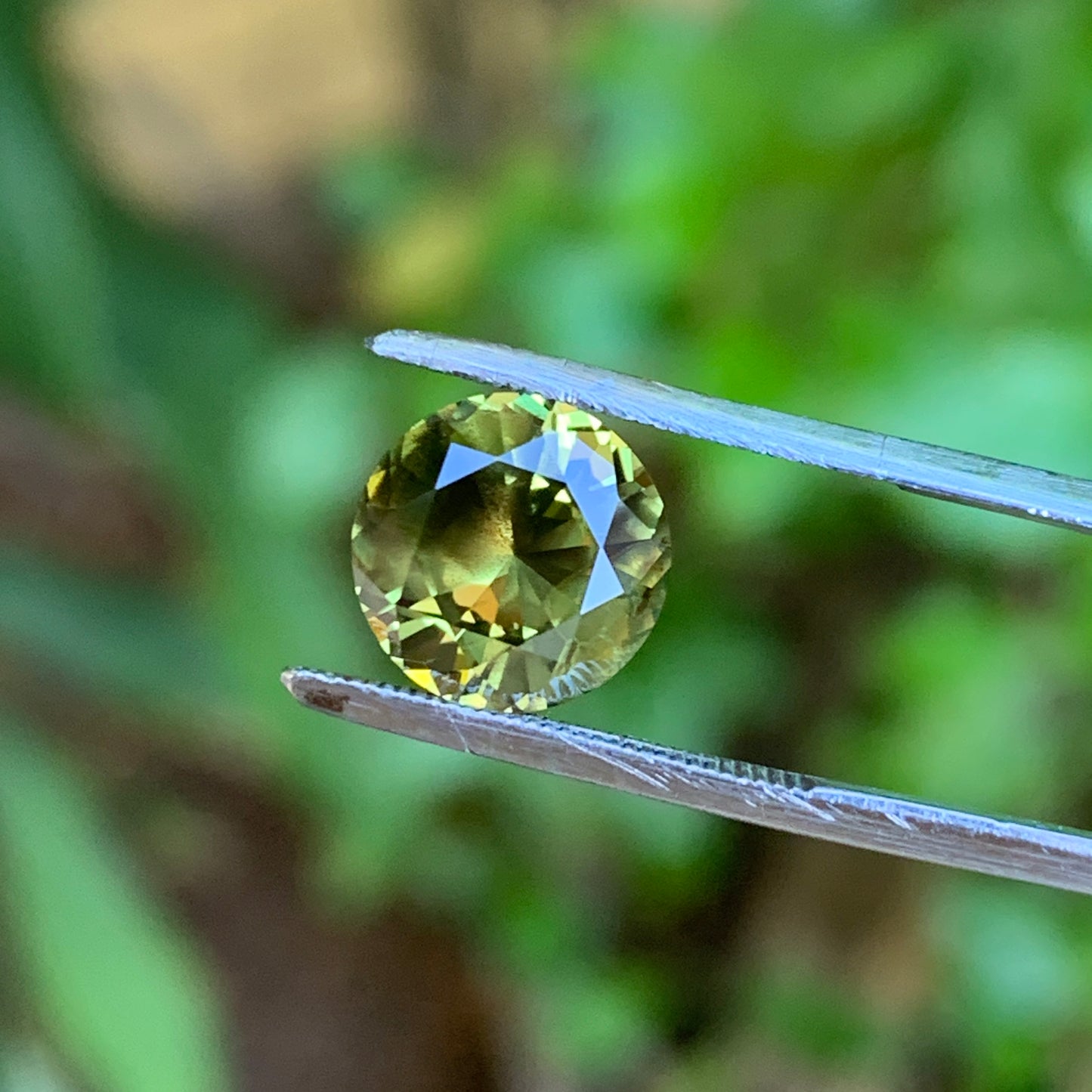 2.42ct round Yellow Parti Sapphire - unheated