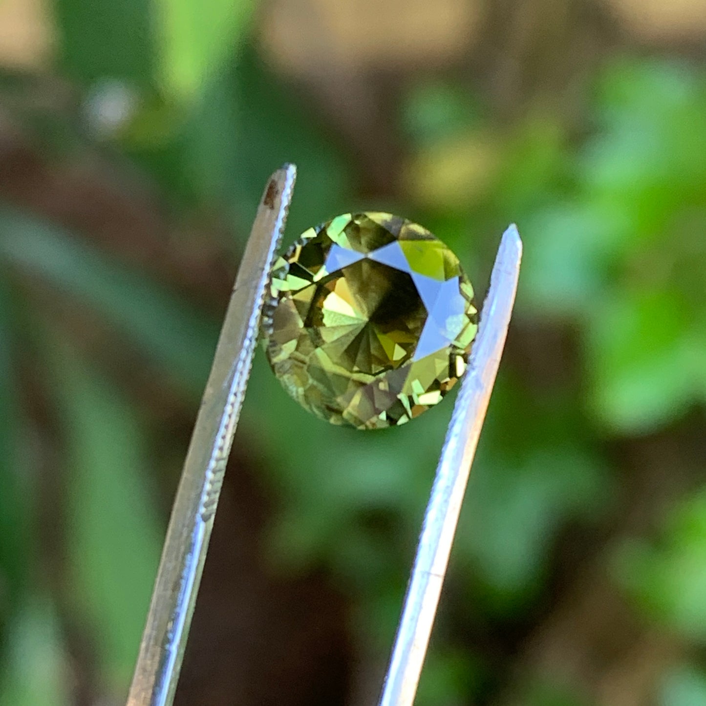 2.42ct round Yellow Parti Sapphire - unheated