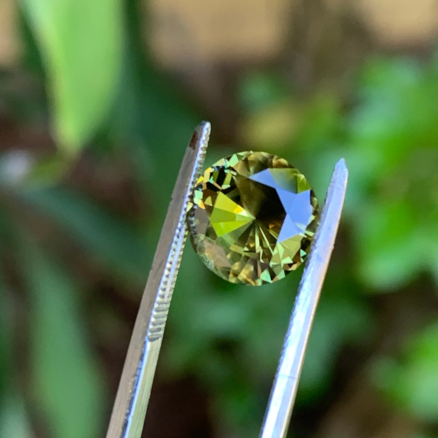 2.42ct round Yellow Parti Sapphire - unheated
