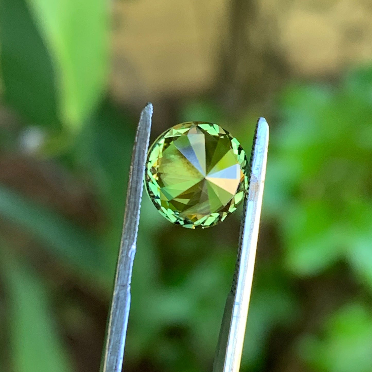 2.42ct round Yellow Parti Sapphire - unheated