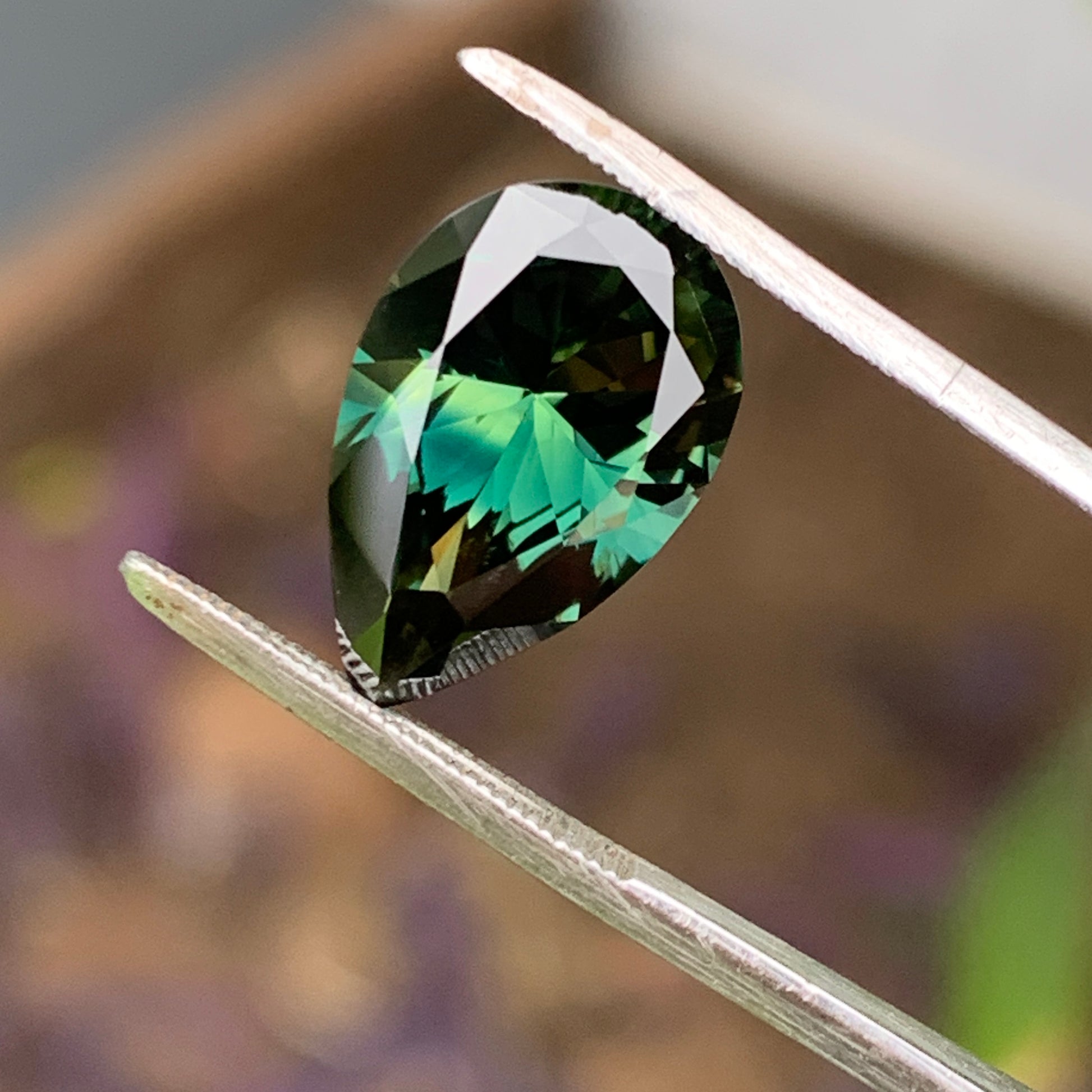 3.85ct Pear Parti Australian Sapphire Unheated - Rear View 2