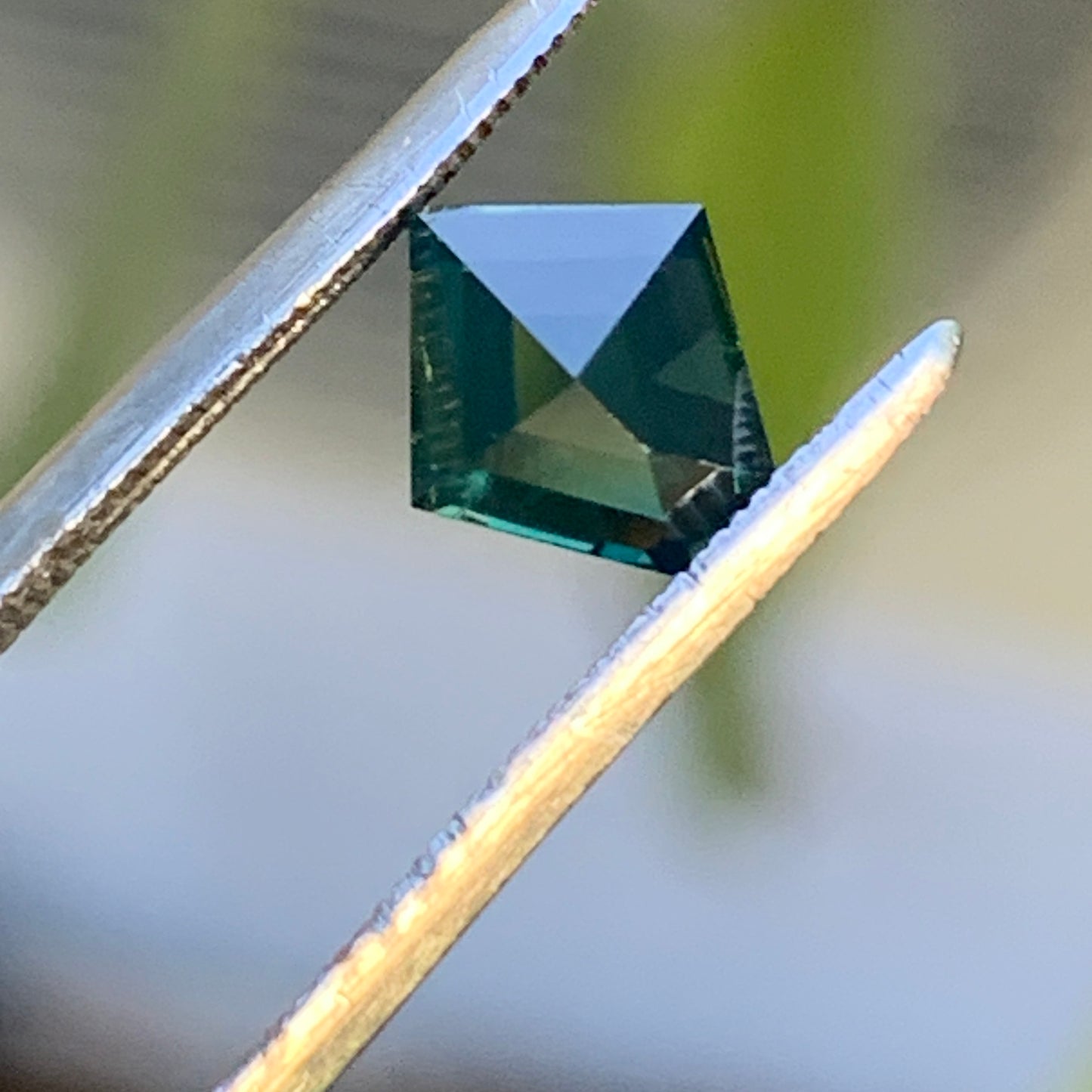 .96pt Freeform Australian Sapphire - opalescent unheated
