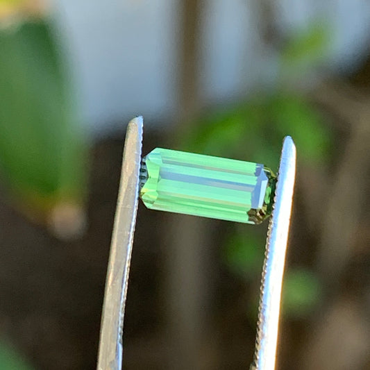 0.91ct Green Emerald Australian Sapphire Unheated - Front View 