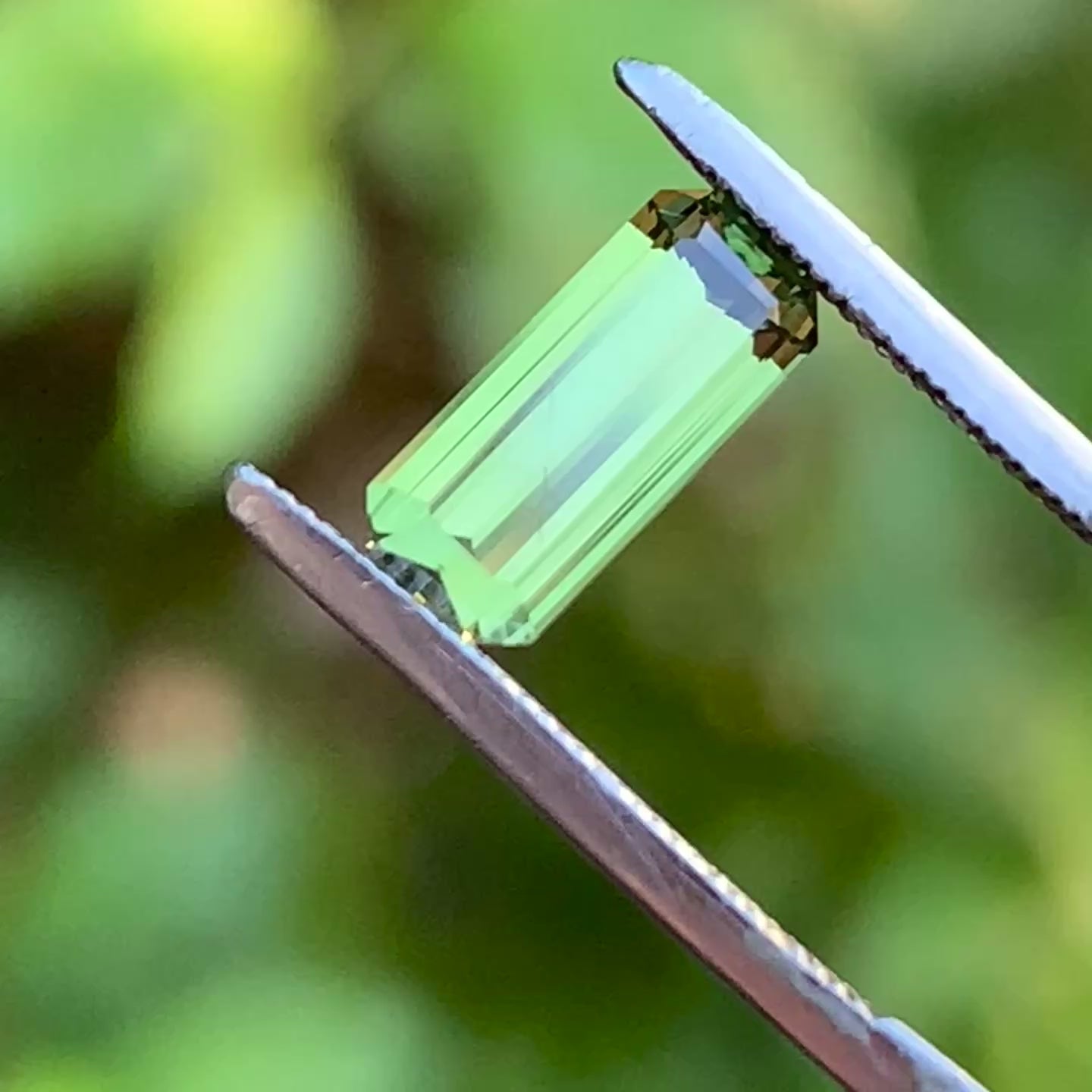 0.91ct Green Emerald Australian Sapphire Unheated - Video